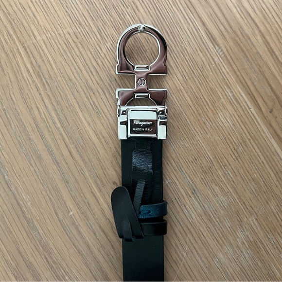 Womens Ferragamo Black and Teal Reversible Belt - Picture 6 of 9